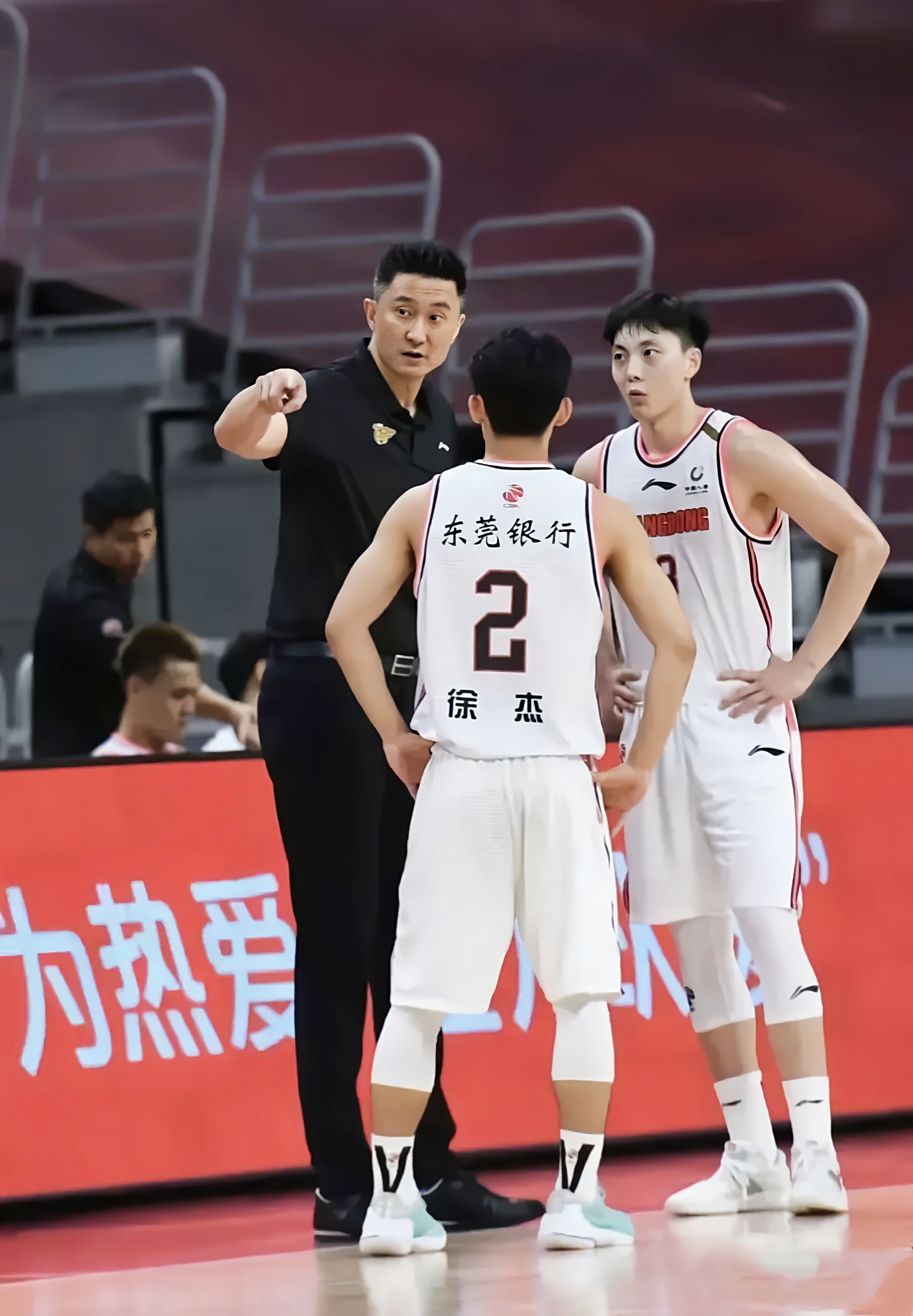 包含广东宏远关键时刻临场应变；志在CBA常规赛名次提升；管理层满意；资深球员宣示担当的词条盛世平台